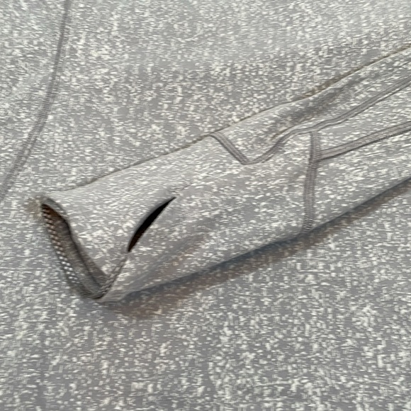 Lululemon Long Sleeve Shirt Top 10 Gray Winter Weight Warmth EUC - Picture 7 of 9